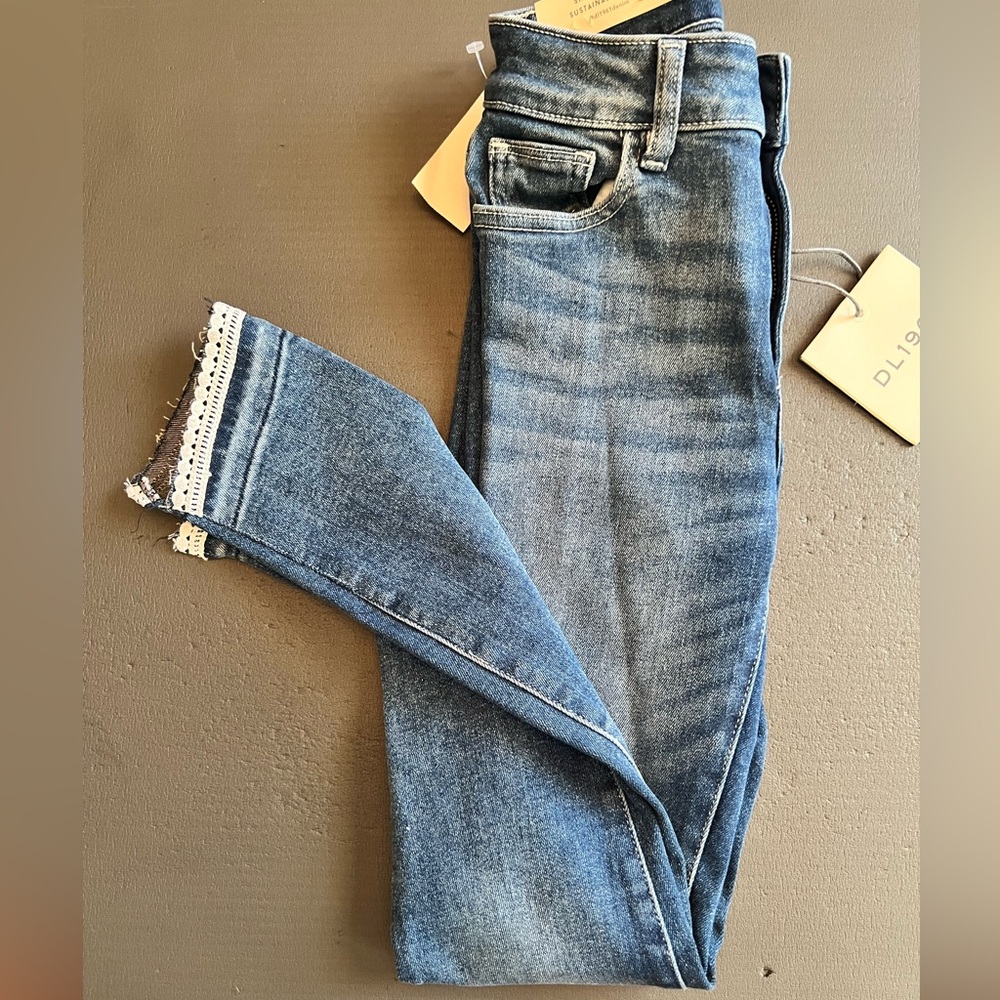 DL1961 Blue Jeans with Classic Medium-Wash and Natural Fading